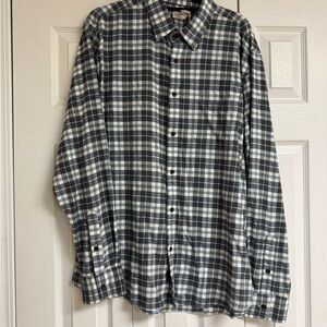 Faherty Movement Featherweight Twill Navy and White Plaid Button Down Shirt NWT